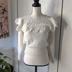 Vintage white doily sweater with lace collar X 🕊️